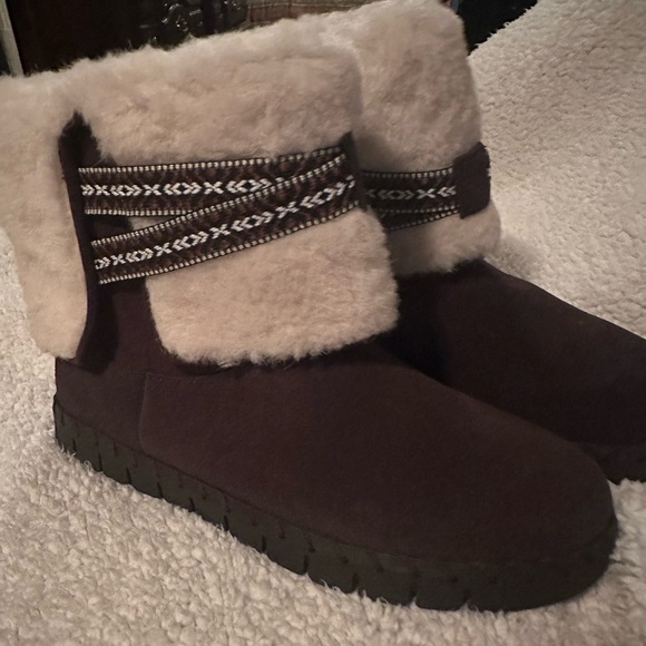 Muk Luk Flexi Montauk winter ankle boots.
Size 11 - Picture 10 of 10